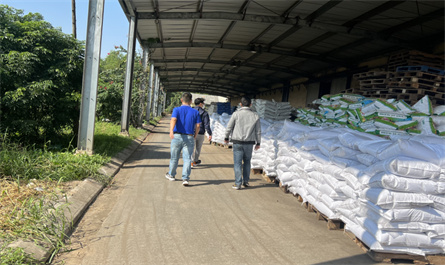 Plant protection regulator products in combination with organic fertilizers